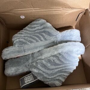UGG Fluffy Wavy Slides